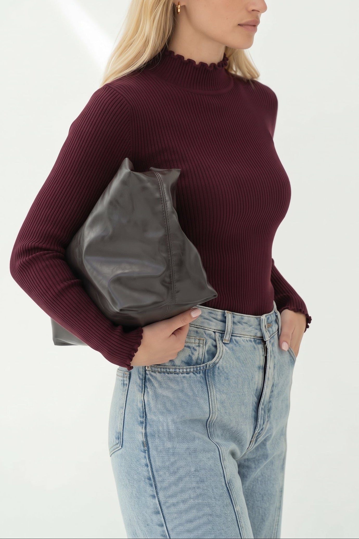 Ava Bordeaux Turtleneck - Näz-Sustainable Fashion Made in Portugal