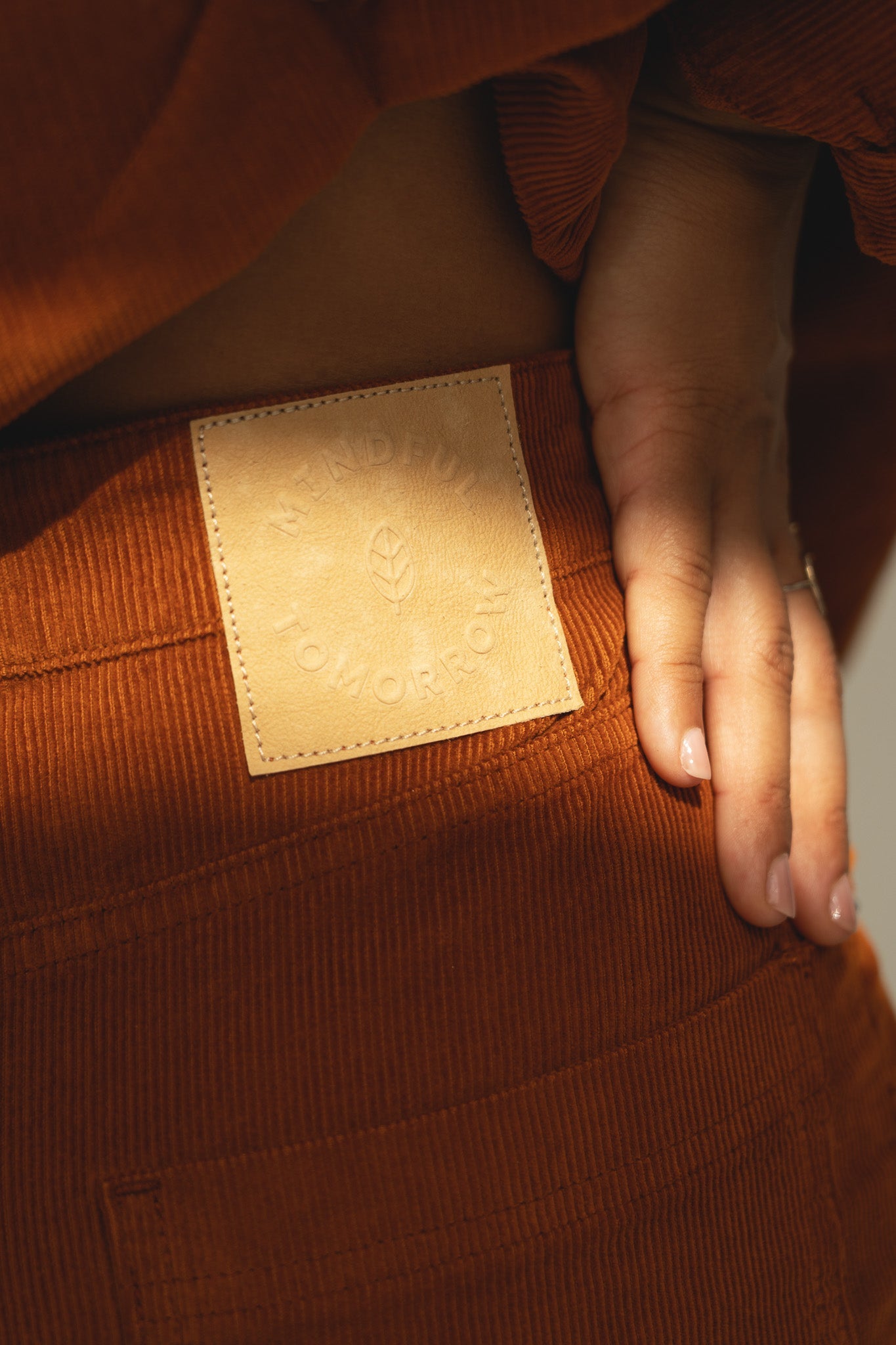 Elsa Orange Corduroy Trousers - Näz - Sustainable Fashion Made in Portugal