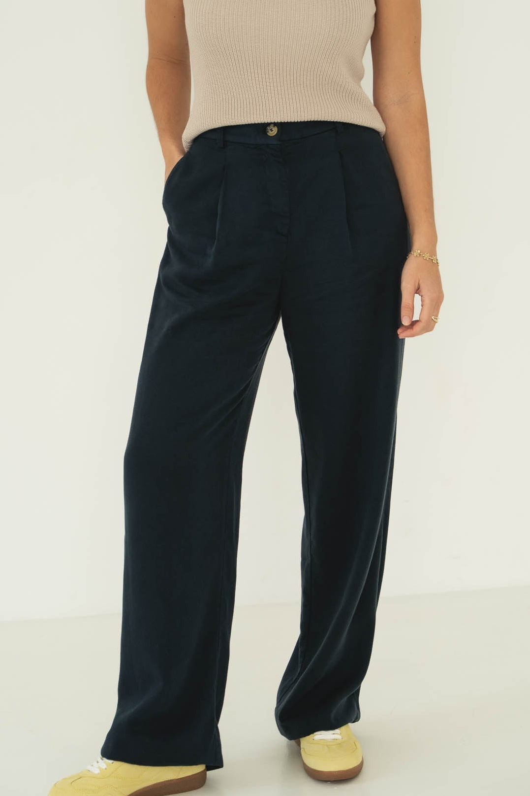 Mara Navy Tencel Trousers - Näz - Sustainable Fashion Made in Portugal